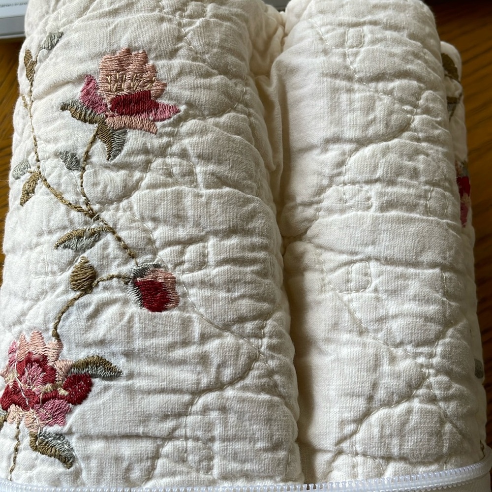 Croft & Barrow Cotton Sham(2 pieces)LIKE NEW/Excellent Condition Size- Standard